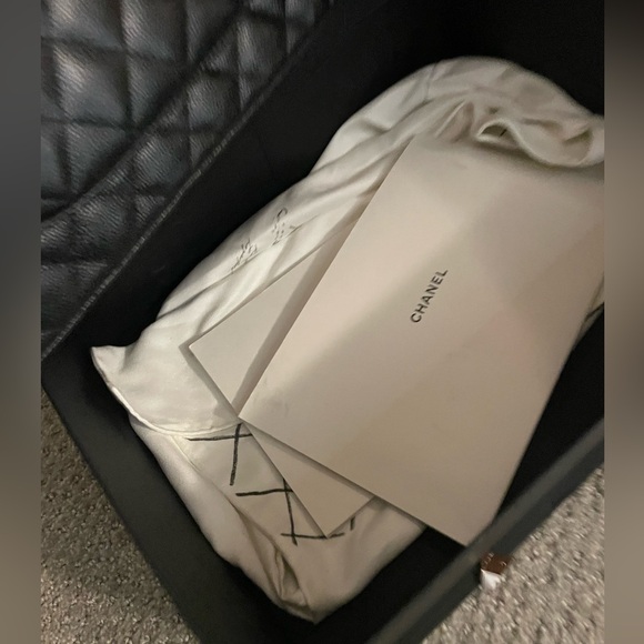 CHANEL Maxi Double Flap Quilted Black Caviar - Picture 12 of 16